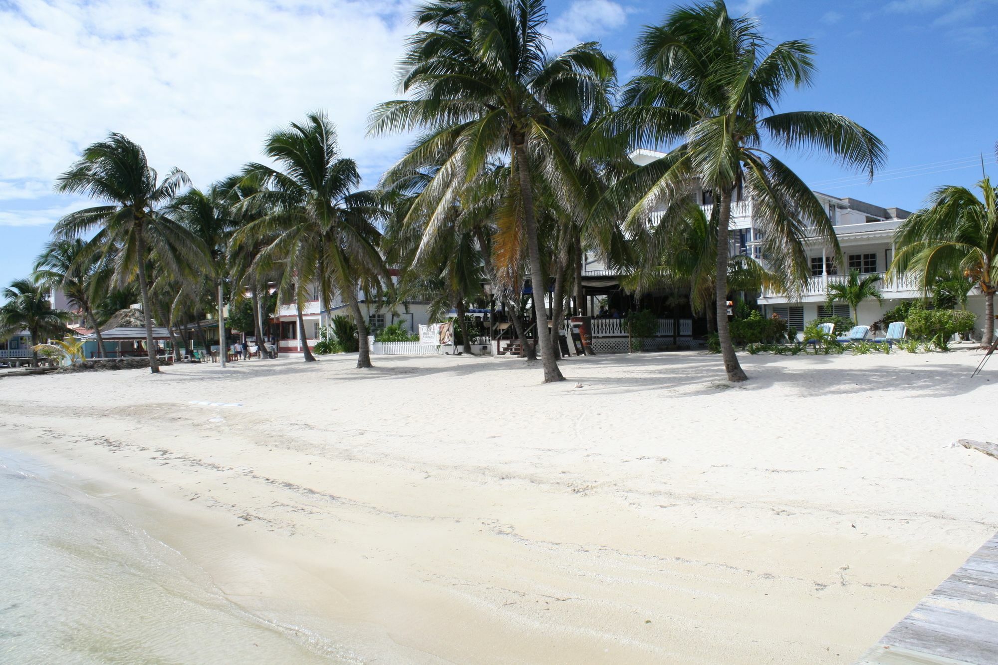 Holiday Hotel San Pedro  Exterior photo